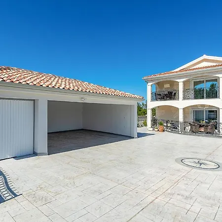 2 Bedroom Stunning In Apartman *